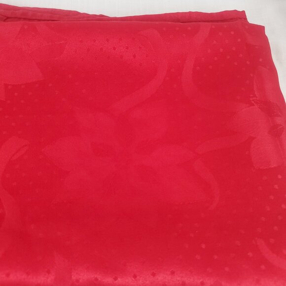 MainStays Rectangular Red Poinsettia Design Polyester Table Cloth Set of 4 52x70 - Picture 3 of 7